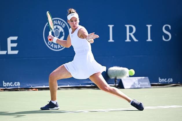 MONTREAL, QC - JULY 27: Veronika Kudermetova returns the ball during a first round match at WTA, Tennis Damen National Bank Open on July 27, 2025 at IGA Stadium in Montreal, QC (Photo by David Kirouac Icon Sportswire) TENNIS: JUL 27 National Bank Open EDITORIAL USE ONLY Icon250727065