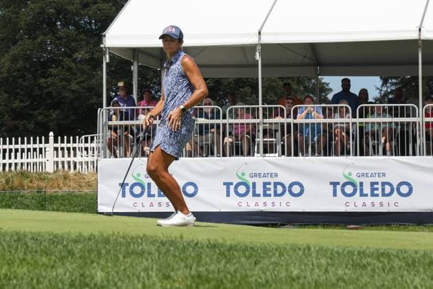 SYLVANIA, OH - JULY 27: Laura Diaz reacts to missing her put for a birdie on the 18th green during the second playoff hole during the Greater Toledo Classic Hosted by Stacy Lewis Legends of the LPGA, Golf Damen tournament on July 27, 2025 at Highland Meadows Golf Club in Sylvania, Ohio. (Photo by Scott W. Grau Icon Sportswire) GOLF: JUL 27 Greater Toledo Classic Hosted by Stacy Lewis Legends of the LPGA EDITORIAL USE ONLY Icon25072714