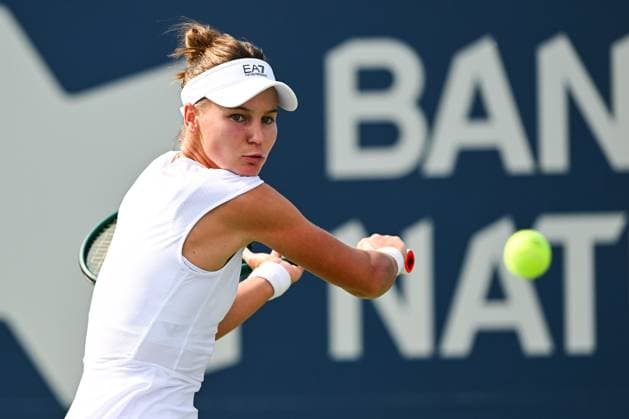 MONTREAL, QC - JULY 27: Veronika Kudermetova returns the ball during a first round match at WTA, Tennis Damen National Bank Open on July 27, 2025 at IGA Stadium in Montreal, QC (Photo by David Kirouac Icon Sportswire) TENNIS: JUL 27 National Bank Open EDITORIAL USE ONLY Icon250727058