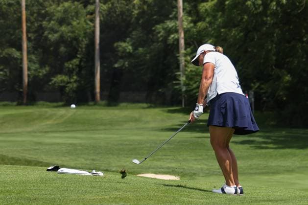 SYLVANIA, OH - JULY 27: Angela Stanford chips onto the 18th green during the second playoff hole during the Greater Toledo Classic Hosted by Stacy Lewis Legends of the LPGA, Golf Damen tournament on July 27, 2025 at Highland Meadows Golf Club in Sylvania, Ohio. (Photo by Scott W. Grau Icon Sportswire) GOLF: JUL 27 Greater Toledo Classic Hosted by Stacy Lewis Legends of the LPGA EDITORIAL USE ONLY Icon25072704