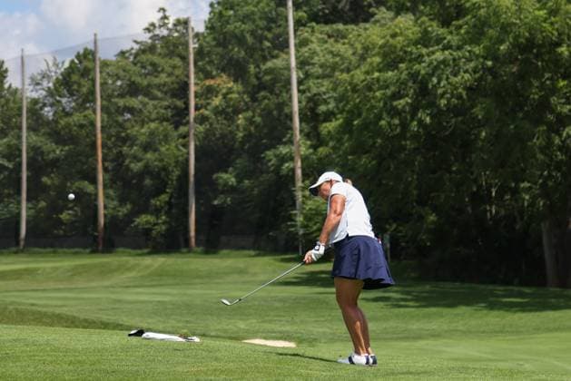 SYLVANIA, OH - JULY 27: Angela Stanford chips onto the 18th green during the second playoff hole during the Greater Toledo Classic Hosted by Stacy Lewis Legends of the LPGA, Golf Damen tournament on July 27, 2025 at Highland Meadows Golf Club in Sylvania, Ohio. (Photo by Scott W. Grau Icon Sportswire) GOLF: JUL 27 Greater Toledo Classic Hosted by Stacy Lewis Legends of the LPGA EDITORIAL USE ONLY Icon25072705