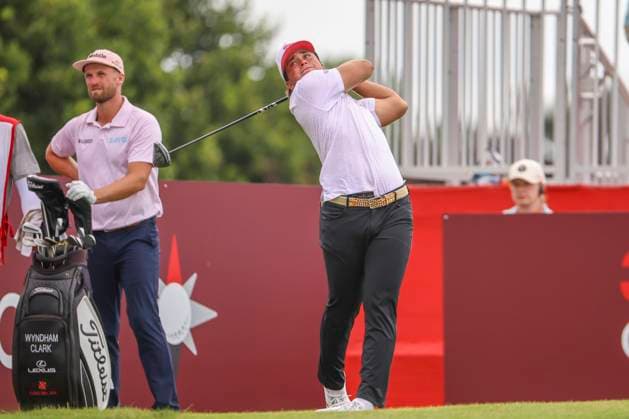 July 27, 2025, Blaine, Minnesota, United States: MICHAEL LA SASSO hits a shot onto the fairway at hole eighteen on the fourth and final day of competition at the 2025 PGA, Golf Herren 3M Open at TPC Twin Cities. Blaine United States - ZUMAt166 20250727_zsp_t166_070 Copyright: xMichaelxTurnerx