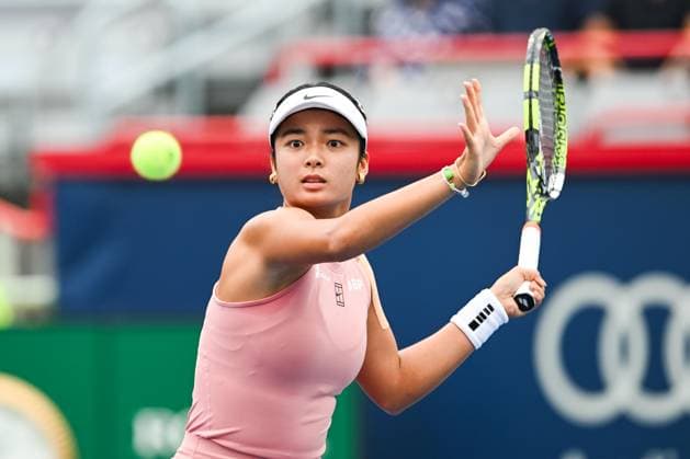 MONTREAL, QC - JULY 27: Alexandra Eala (PHI) returns the ball during a first round match at WTA, Tennis Damen National Bank Open on July 27, 2025 at IGA Stadium in Montreal, QC (Photo by David Kirouac Icon Sportswire) TENNIS: JUL 27 National Bank Open EDITORIAL USE ONLY Icon250727030