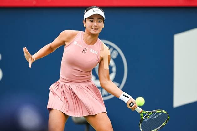 MONTREAL, QC - JULY 27: Alexandra Eala (PHI) returns the ball during a first round match at WTA, Tennis Damen National Bank Open on July 27, 2025 at IGA Stadium in Montreal, QC (Photo by David Kirouac Icon Sportswire) TENNIS: JUL 27 National Bank Open EDITORIAL USE ONLY Icon250727023