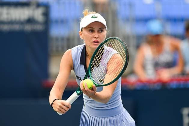 MONTREAL, QC - JULY 27: Polina Kudermetova serves the ball during a first round match at WTA, Tennis Damen National Bank Open on July 27, 2025 at IGA Stadium in Montreal, QC (Photo by David Kirouac Icon Sportswire) TENNIS: JUL 27 National Bank Open EDITORIAL USE ONLY Icon250727005