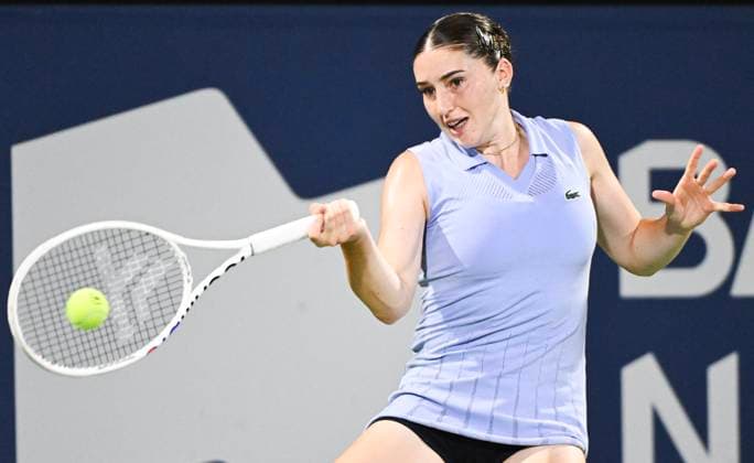 July 27, 2025, Montreal, Pq, Canada: Elsa Jacquemot, of France, plays a shot to Rebecca Marino, of Canada, during their first round match at the National Bank Open tennis tournament in Montreal, Sunday, July 27, 2025. Rebecca Marino, Elsa Jacquemot, - ZUMAc35_ 20250727_zaf_c35_071 Copyright: xGrahamxHughesx
