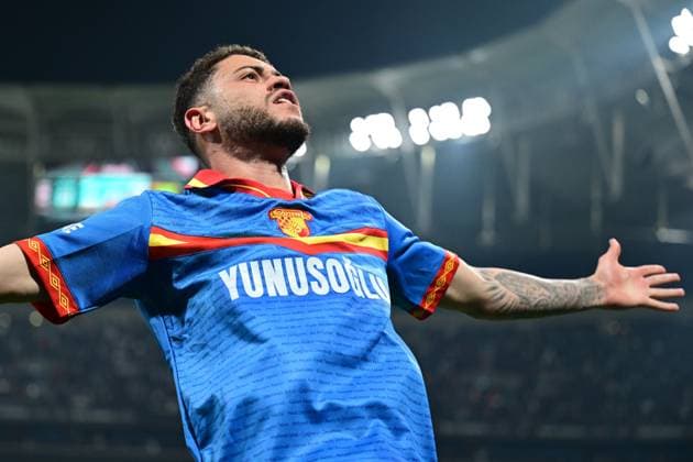 Besiktas v Goztepe - Turkish Cup ISTANBUL, TURKIYE - APRIL 3: Romulo Cardoso of Goztepe celebrates after scoring a goal during the Ziraat Turkish Cup Quarter-Final match between Besiktas and Goztepe at Tupras Stadium in Istanbul, Turkiye on April 3, 2025. Istanbul Turkey. Editorial use only. Please get in touch for any other usage.  Copyright: x2025xAnadoluxSerhatxÃ‡aÄüdaÅüx