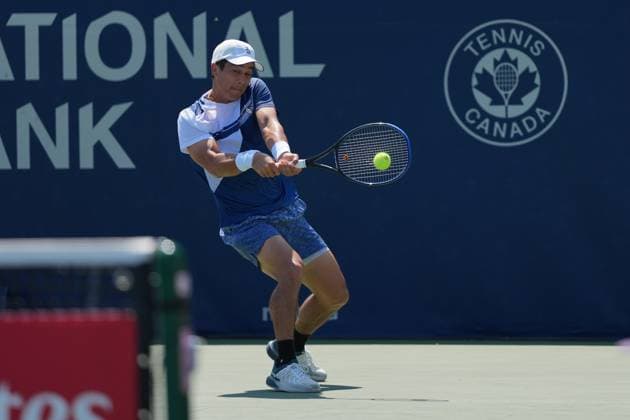 ATP, Tennis Herren Masters 1000 National Bank Open Toronto Presented by Rogers 2025 - Day3 Mackenzie McDonald of the United States plays a backhand against David Goffin of Belgium during the Men s Singles first round match on day 3 of the ATP Masters 1000 National Bank Open at Sobeys Stadium. on July 28, 2025 in Toronto, Canada. (Photo by Leonardo Ramirez Eyepix Group) Copyright: xLeonardoxRamirez xEyepixxGroupx LR-28072025-06961