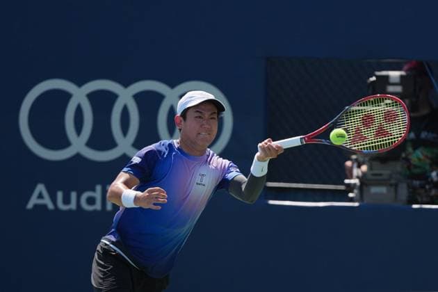 ATP, Tennis Herren Masters 1000 National Bank Open Toronto Presented by Rogers 2025 - Day3 Yoshihito Nishioka of Japan plays a forehand against Ethan Quinn of the United States of America during the Men s Singles first round match on day 3 of the ATP Masters 1000 National Bank Open at Sobeys Stadium. on July 28, 2025 in Toronto, Canada. (Photo by Leonardo Ramirez Eyepix Group) Copyright: xLeonardoxRamirez xEyepixxGroupx LR-28072025-06047