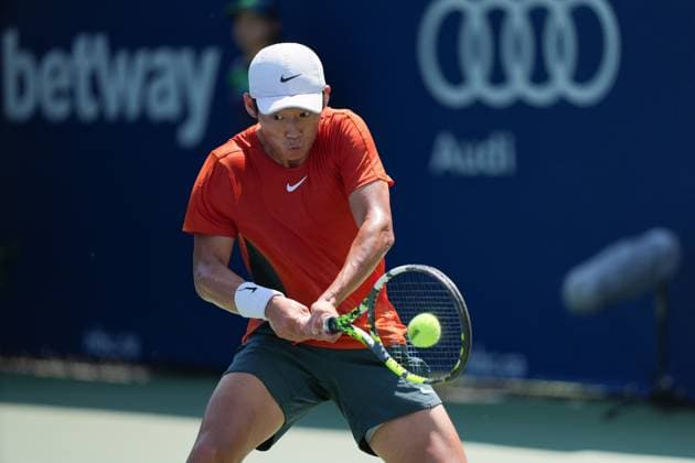 July 28, 2025, Toronto, Ontario, Canada: Chun-Hsin Tseng of Taipei plays a backhand against Christopher O Connell of Australia during the Men s Singles first round match on day 3 of the ATP, Tennis Herren Masters 1000 National Bank Open at Sobeys Stadium. on July 28, 2025 in Toronto, Canada. Toronto Canada - ZUMAe321 20250728_zsa_e321_071 Copyright: xLeonardoxRamirezx