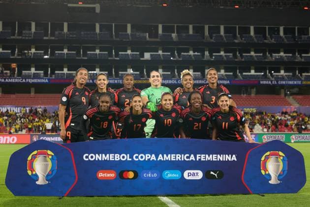 The Colombia starting eleven pose for a team photo before the first semifinal match of Copa America Feminina between Argentina and Colombia at Rodrigo Paz Delgado Stadium on July 28, 2025 in Quito, Ecuador (Photo by Camilla Stolen, Imago) Quito Ecuador Copyright: xCamillaxStolenx L1250992