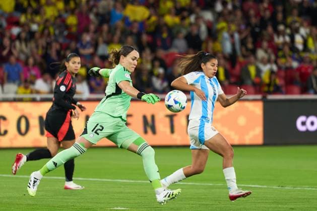 Katherine Tapia of Colombia kicks the ball during the semifinal of Copa America Feminina between Argentina and Colombia at Rodrigo Paz Delgado Stadium on July 28, 2025 in Quito, Ecuador (Photo by Camilla Stolen, Imago) Quito Ecuador Copyright: xCamillaxStolenx L1046348