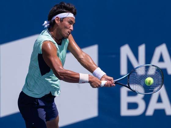 (250729) -- TORONTO, July 29, 2025 -- Bu Yunchaokete of China hits a return during the men s singles first round match between Vit Kopriva of the Czech Republic and Bu Yunchaokete of China at the 2025 National Bank Open tennis tournament in Toronto, Canada, on July 28, 2025. (Photo by Xinhua) (SP)CANADA-TORONTO-TENNIS-NATIONAL BANK OPEN-MEN S SINGLES ZouxZheng 