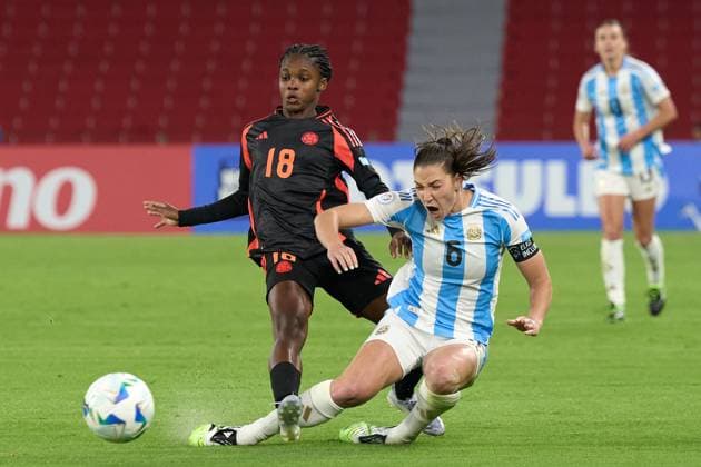 Linda Caicedo of Colombia tackles Aldana Cometti of Argentina during the semifinal match of Copa America Feminina between Argentina and Colombia at Rodrigo Paz Delgado Stadium on July 28, 2025 in Quito, Ecuador (Photo by Camilla Stolen, Imago) Quito Ecuador Copyright: xCamillaxStolenx L1046477