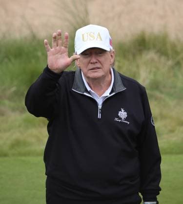 American President Donald Trump waves to the media and guests after hitting the first ball at The New Course at Trump International Links, Aberdeen in Scotland on Tuesday, July 29, 2025. Trump is on a four day visit to Scotland where he will be playing golf and meeting International leaders for trade discussions.  LON2025072901 HUGOxPHILPOTT