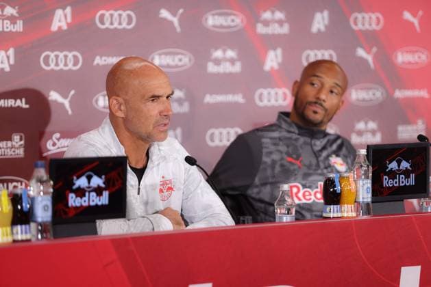 SOCCER - UEFA CL, RBS vs Brann SALZBURG,AUSTRIA,29.JUL.25 - SOCCER - UEFA Champions League, Red Bull Salzburg vs SK Brann Bergen, preview, press conference, PK, Pressekonferenz RBS. Image shows head coach Thomas Letsch and Karim Onisiwo (RBS).  GEPAxpictures xMathiasxMandl