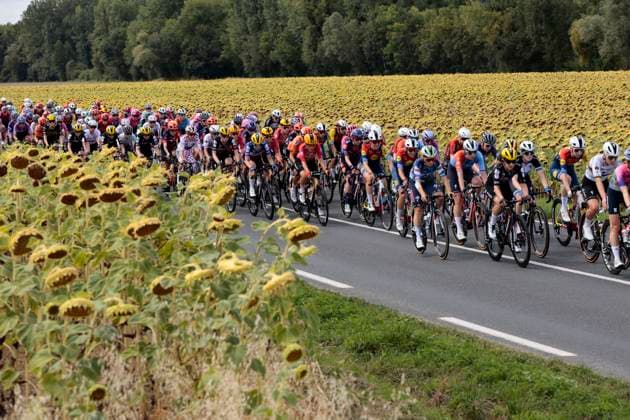 Tour de France Femmes 2025 - stage 4 Tour de France Femmes 2025 - 4th Edition - 4th stage Saumur - Poitiers 130,7 Km - 29 07 2025 - Peloton - Scenery - photo Massimo Fulgenzi SprintCyclingAgency 2025 Poitiers France  Copyright: xMassimoxFulgenzix xSprintcyclingagencyx