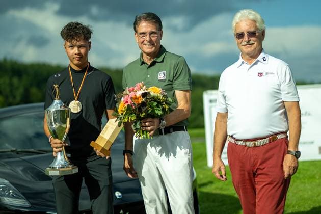 Michael Mayer GC München Valley wins, it honors Michael Marbler Praesident BWGV , Siegfried Drost Praesiden GC Reischenhof , GER, 15 BWGV INTERNATIONAL MATCHPLAY TROPHY, Golf, Maedchen und Jungen, imt Golf, 26 29 07 2025, GER, 15 BWGV INTERNATIONAL MATCHPLAY TROPHY, Golf, Maedchen und Jungen, imt Golf, 26 29 07 2025 Wain Copyright: xEibner-Pressefotox EP_SWA