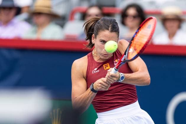 July 29, 2025, Montreal, Quebec, Canada: EMMA NAVARO (8), from USA back hand in second set against Rebecca Marino (WC), from Canada at Canadian Open at IGA stadium in Montreal, Quebec, Canada on 2024-05-24 Montreal Canada - ZUMAl189 20250729_zsp_l189_026 Copyright: xYannickxLegarex