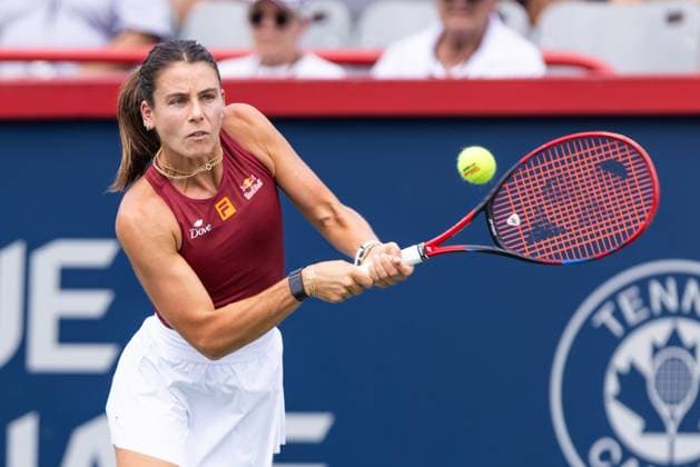 July 29, 2025, Montreal, Quebec, Canada: EMMA NAVARRO (8), from USA back hand in second set against R. Marino (WC), from Canada at Canadian Open at IGA stadium in Montreal. Navarro wins 6:1 6:2. Montreal Canada - ZUMAl189 20250729_zsp_l189_027 Copyright: xYannickxLegarex