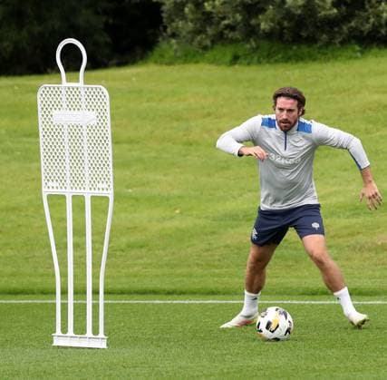 Joe Rothwell training ahead of tomorrow s Champions League second leg qualifying match against Panathinaikos. Rangers Training - The Rangers Training Centre, Glasgow, Lanarkshire, Scotland, UK - 29 Jul 2025Glasgow The Rangers Training Centre Lanarkshire United Kingdom  Copyright: xO Rourke RangersxFC Shutterstockx 15419009bb