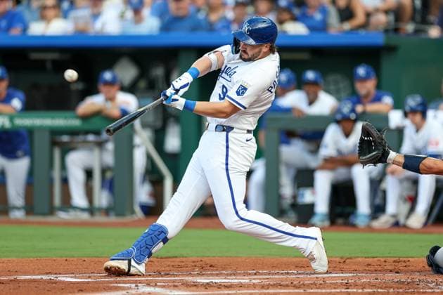July 29, 2025: Kansas City Royals first baseman Vinnie Pasquantino (9) hits a solo home run during the first inning against the Atlanta Braves at Kauffman Stadium in Kansas City, MO. CSM Kansas City United States of America - ZUMAc04_ 20250729_zma_c04_189 Copyright: xDavidxSmithx