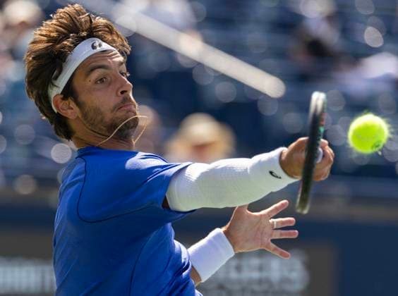 (250730) -- TORONTO, July 30, 2025 -- Lorenzo Musetti hits a return during the men s singles second round match between Lorenzo Musetti of Italy and James Duckworth of Australia at the 2025 National Bank Open tennis tournament in Toronto, Canada, July 29, 2025. (Photo by Xinhua) (SP)CANADA-TORONTO-TENNIS-NATIONAL BANK OPEN-MEN S SINGLES ZouxZheng 