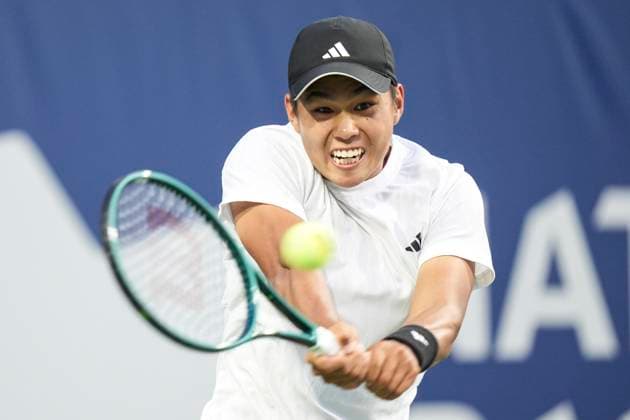 July 29, 2025, Toronto, On, CAN: United States Learner Tien hits a return during his straight sets win over Canada s Denis Shapovalov during second round tennis action at the National Bank Open in Toronto on Tuesday, July 29, 2025. Learner Tien  - ZUMAc35_ 20250729_zaf_c35_091 Copyright: xChrisxYoungx