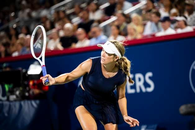 July 29, 2025, Montreal, Pq, CANADA: Danielle Collins of the USA returns the ball during second round tennis action against Coco Gauff of the USA, at the National Bank Open tennis tournament in Montreal on Tuesday, July 29, 2025. Tennis 2025: Canadian Open: WTA, Tennis Damen GAUFF 7:5 4:6 7:6 COLLINS  - ZUMAc35_ 20250729_zaf_c35_130 Copyright: xChristopherxKatsarovx