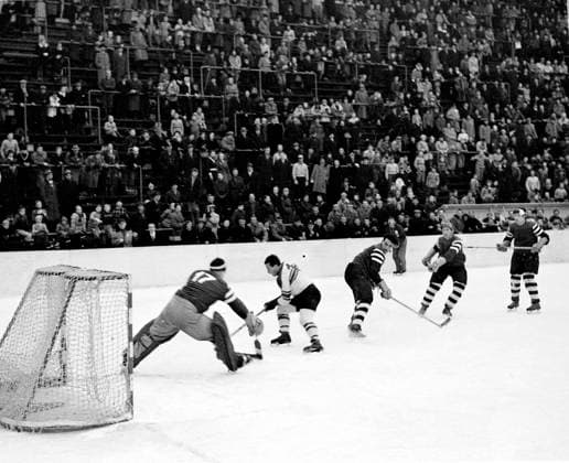 historiskebilder Oslo 19520225 Olympiske Leker i Oslo, Ishockey. Aksjonsbilde fra kampen Norge Polen. Norge i de morke historiskebilder Oslo 19520225 Olympiske Leker i Oslo, Ishockey. Aksjonsbilde fra kampen Norge Polen. Norge i de morke troyene. Polen angriper Norges mal. Foto NTB NTB OSLO NORGE NORWAY EDITORIAL USE ONLY Ref:_SPO9N1P8TsrCR4.jpg *** historical pictures Oslo 19520225 Olympic Games, Olympische Spiele, Olympia, OS in Oslo, Ice hockey, Eishockey Action picture from the match Norway Poland Norway in the dark troys Poland attacks Norways goal Photo NTB NTB OSLO NORWAY NORWAY EDITORIAL USE ONLY  EDITORIAL USE ONLY. RESTRICTED USE FOR BETTING COMPANIES Ref:0240113262st.jpg *** historical pictures Oslo 19520225 Olympic Games in Oslo, Ice hockey Action picture from the match Norway Poland Norway in the dark troys Norway attacks Norways goal Photo NTB NTB OSLO NORWAY NORWAY EDITORIAL USE ONLY Ref SPO9N1P8TsrCR4 jpg historical pictures Oslo 19520225 Olympic Games in Oslo, Ice hockey Action picture from the match Norway Poland Norway in the dark troys Poland attacks Norways goal Photo NTB NTB OSLO NORWAY NORWAY NORWAY EDITORIAL USE ONLY  EDITORIAL USE ONLY RESTRICTED USE FOR BETTING COMPANIES  Copyright: xIMAGO NTBx