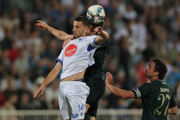 Champions league qualifying FC Drita vs FC Copenhagen in Pristina, Kosovo Lukas Lerager (C) of Copenhagen in action against Albert Dabiqaj (L) of Drita during the champions league second qualifying round leg 2 match between FC Drita and FC Copenhagen, in Pristina, Kosovo on July 29, 2025. Pristina Kosovo, Republic Of Copyright: xMatrixxImages ValdrinxXhemajx 