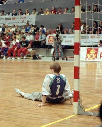 Oslo 19931205 World Cup in handball, women in Oslo Spektrum Denmark against Germany the Danish goalkeeper Lene Rantala resigns Rantala pa rattata Germany won the final and became world champions Photo Morten Holm NTB EDITORIAL USE ONLY  EDITORIAL USE ONLY. RESTRICTED USE FOR BETTING COMPANIES Ref:0240260614st.jpg