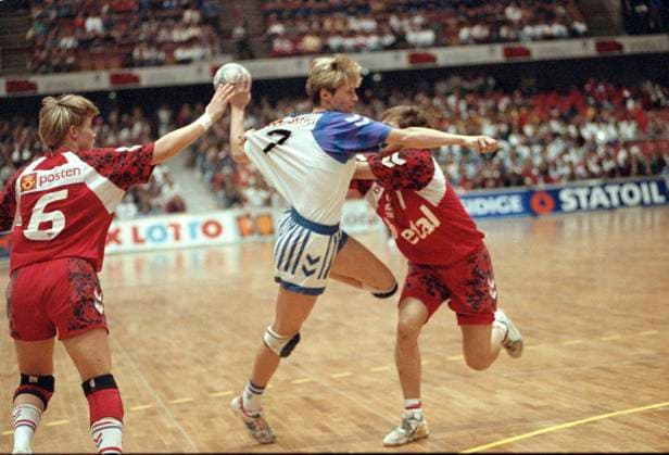 Oslo 19931205 World Cup in handball, women in Oslo Spektrum Denmark against Germany Bianca Urbanhe in action in front of the Danish goal The Danes try to stop her with all means Germany won the final and became world champions Photo Morten Holm NTB EDITORIAL USE ONLY  EDITORIAL USE ONLY. RESTRICTED USE FOR BETTING COMPANIES Ref:0240295092st.jpg