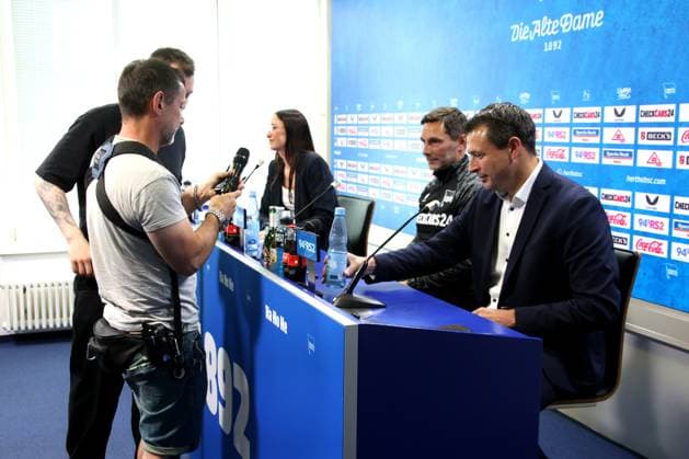 DEU, DFL, 2 FBL Hertha BSC, PK, 30 07 2025, Sportforum, Berlin, DEU, DFL, 2 FBL Hertha BSC, PK, im Bild Benjamin Weber Sportdirektor, Hertha BSC Berlin , Cheftrainer Stefan Leitl Hertha BSC Berlin DFL regulations prohibit any use of Photographs as image sequences and or quasi video nordphotoxGmbHx xEngler nph00076