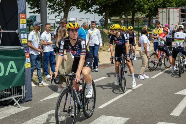 Tour de France féminin PHOTOPQR LA NOUVELLE REPUBLIQUE Mathieu Herduin ; POITIERS ; 30 07 2025 ; Demi Vollering (FDJ-Suez) au départ de la 5e étape du Tour de France femmes entre Chasseneuil-du-Poitou et Guéret le 30 juillet 2025. Women s Tour de france, on july 30th 2025 POITIERS 86 France  Copyright: xPHOTOPQR LAxNOUVELLExREPUBLIQUE xMathieuxHerduinx 20250730NRC1264 20250730NRC1264