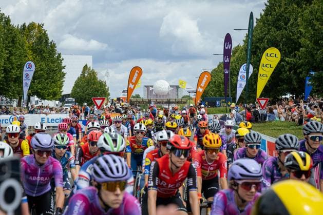 Tour de France féminin PHOTOPQR LA NOUVELLE REPUBLIQUE Mathieu Herduin ; POITIERS ; 30 07 2025 ; Le départ de la 5e étape du Tour de France femmes entre Chasseneuil-du-Poitou et Guéret le 30 juillet 2025. Women s Tour de france, on july 30th 2025 POITIERS 86 France  Copyright: xPHOTOPQR LAxNOUVELLExREPUBLIQUE xMathieuxHerduinx 20250730NRC1267 20250730NRC1267