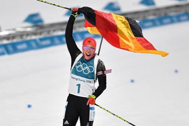 Zum tragischen Tod von Laura DAHLMEIER bei Bergunglueck in Pakistan: ARCHIVFOTO; Laura DAHLMEIER (GER) 1. Platz, Goldmedaillengewinnerin, Gold, Goldmedaille, Olympiasiegerin, im Ziel, Zieleinlauf mit der deutschen Flagge, Fahne, Jubel, jubelt, Freude, Begeisterung, Emotion, jubeln, cheers, Aktion Langlauf, Biathlon, Womens s 10 km Pursuit 10 km Verfolgung der Frauen am 12.02.2018. Olympische Winterspiele 2018, vom 09.02. - 25.02.2018 in PyeongChang Suedkorea. Â *** On the tragic death of Laura DAHLMEIER in a mountain accident in Pakistan ARCHIVE PHOTO Laura DAHLMEIER GER 1st place, gold medal winner, gold, gold medal, Olympic champion, at the finish line, finish line with the German flag, flag, cheers, cheers, joy, enthusiasm, emotion, cheer, cheers, action cross-country skiing, biathlon, women s 10 km pursuit 10 km women s pursuit on 12 02 2018 Olympic Winter Games 2018, from 09 02 25 02 2018 in PyeongChang South Korea Â