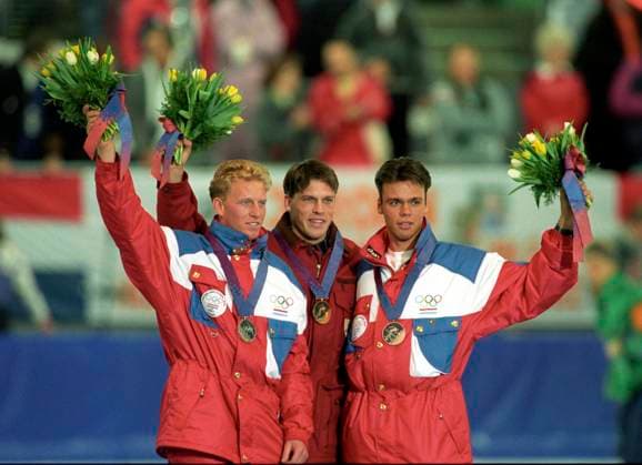 HAMAR 19940216 Vinter-OL pa Lillehammer. Skoyter, hurtiglop, 1500 meter i Hamar Olympiahall Vikingskipet. Vinneren Johan HAMAR 19940216 Vinter-OL pa Lillehammer. Skoyter, hurtiglop, 1500 meter i Hamar Olympiahall Vikingskipet. Vinneren Johann Olav Koss pa seierspallen under medaljeseremonien, flankert av nr 2 Rintje Ritsma tv og nr 3 Falko Zandstra, begge Nererland. Foto: Jon Eeg NTB Hamar Oslo EDITORIAL USE ONLY Ref:_SPOaEbrsroPW1c.jpg *** HAMAR 19940216 Winter Olympics in Lillehammer Speed skating, Eisschnelllauf speed skating, 1500 meters in Hamar Olympiahall Vikingskipet Winner Johann Olav Koss on the podium during the medal ceremony, flanked by No. 2 Rintje Ritsma tv and No. 3 Falko Zandstra, both Netherlands Photo Jon Eeg NTB Hamar Oslo EDITORIAL USE ONLY  EDITORIAL USE ONLY. RESTRICTED USE FOR BETTING COMPANIES Ref:0240113270st.jpg *** HAMAR 19940216 Winter Olympics at Lillehammer Skiing, speed skating, 1500 meters in Hamar Olympiahall Vikingskipet Winner Johan HAMAR 19940216 Winter Olympics at Lillehammer Skiing, speed skating, 1500 meters in Hamar Olympiahall Vikingskipet Winner Johann Olav Koss on the podium during the medal ceremony, flanked by no. 2 Rintje Ritsma tv and no. 3 Falko Zandstra, both Nererland Photo Jon Eeg NTB Hamar Oslo EDITORIAL USE ONLY Ref SPOaEbrsroPW1c jpg HAMAR 19940216 Winter Olympics in Lillehammer Speed skating, speed skating, 1500 meters in Hamar Olympiahall Vikingskipet Winner Johann Olav Koss on the podium during the medal ceremony, flanked by No 2 Rintje Ritsma tv and No 3 Falko Zandstra, both Netherlands Photo Jon Eeg NTB Hamar Oslo EDITORIAL USE ONLY  EDITORIAL USE ONLY RESTRICTED USE FOR BETTING COMPANIES  Copyright: xIMAGO NTBx