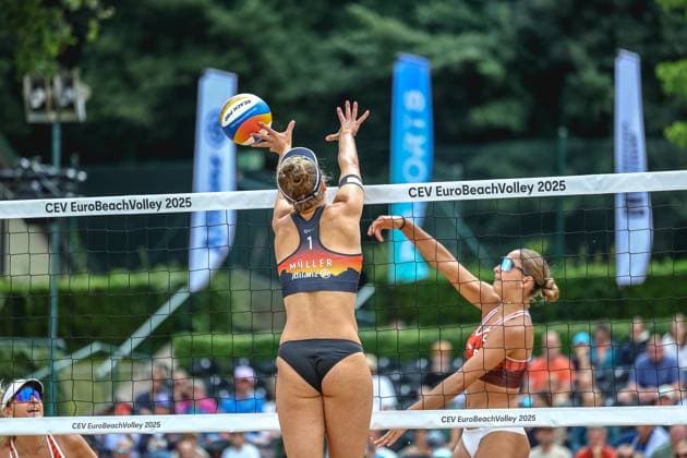 Beach volleyball I European Championship 2025 I Group stage I 30 07 2025 Svenja Müller Germany touches the attacking ball of Marta Carro Marquez de Acuna Spain Düsseldorf Rochusclub Düsseldorfer Tennisclub e V Germany Copyright: xLobeca JasperxLorenzx