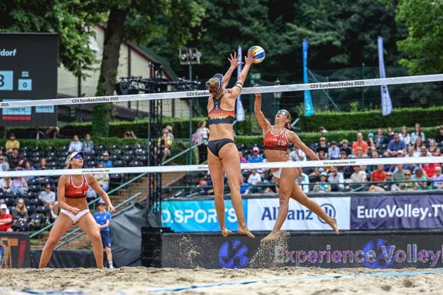 Beach volleyball I European Championship 2025 I Group stage I 30 07 2025 Maria BelÃ n Carro Marquez de Acuna Spain watches as Svenja Müller Germany blocks the ball from Marta Carro Marquez de Acuna Spain Düsseldorf Rochusclub Düsseldorfer Tennisclub e V Germany Copyright: xLobeca JasperxLorenzx