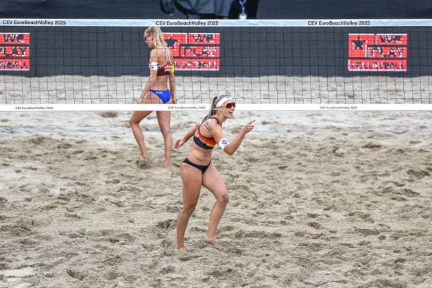 Beach volleyball I European Championship 2025 I Group stage I 30 07 2025 Sandra Ittlinger Germany cheers Düsseldorf Rochusclub Düsseldorfer Tennisclub e V Germany Copyright: xLobeca JasperxLorenzx