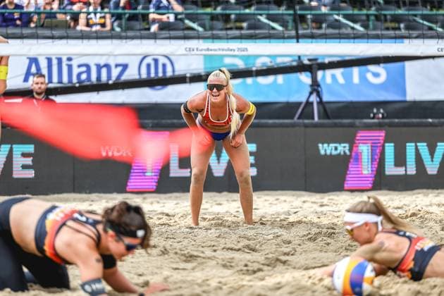 Beach volleyball I European Championship 2025 I Group stage I 30 07 2025 Raï¯sa Schoon Netherlands celebrates a point while Anna Lena Grüne Germany and Sandra Ittlinger Germany lie on the floor in the foreground Düsseldorf Rochusclub Düsseldorfer Tennisclub e V Germany Copyright: xLobeca JasperxLorenzx