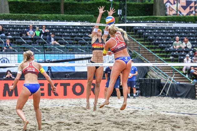 Beach volleyball I European Championship 2025 I Group stage I 30 07 2025 Sandra Ittlinger Germany blocks the attack of Raïsa Schoon Netherlands Düsseldorf Rochusclub Düsseldorfer Tennisclub e V Germany Copyright: xLobeca JasperxLorenzx