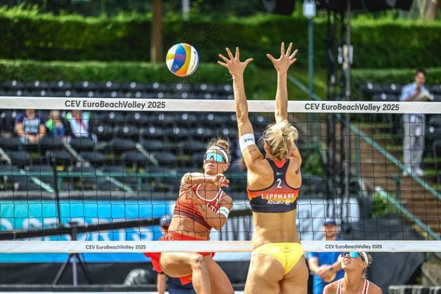 Beach volleyball I European Championship 2025 I Group stage I 30 07 2025 Monika Paulikiene Lithuania hits the ball past Louisa Lippmann Germanys block Düsseldorf Rochusclub Düsseldorfer Tennisclub e V Germany Copyright: xLobeca JasperxLorenzx