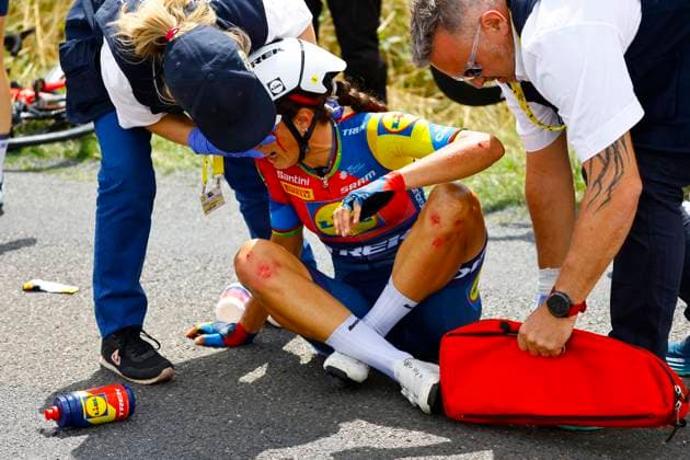 Tour de France Femmes 2025 - stage 5 Tour de France Femmes 2025 - 4th Edition - 5th stage Chasseneuil-du-Poitou (Futuroscope) - Gueret 165,8 Km - 30 07 2025 - Elisa Balsamo (ITA - Lidl - Trek) after a crash - photo Rafa Gomez SprintCyclingAgency 2025 Gueret France  Copyright: xRafaxGomezx xSprintcyclingagencyx
