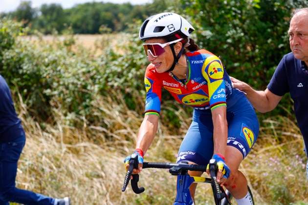Tour de France Femmes 2025 - stage 5 Tour de France Femmes 2025 - 4th Edition - 5th stage Chasseneuil-du-Poitou (Futuroscope) - Gueret 165,8 Km - 30 07 2025 - Elisa Balsamo (ITA - Lidl - Trek) after a crash - photo Rafa Gomez SprintCyclingAgency 2025 Gueret France  Copyright: xRafaxGomezx xSprintcyclingagencyx