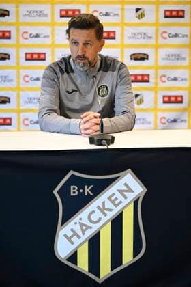 BK Hacken v RSC Anderlecht - UEFA Europa League Media Activities 30 07 2025 GOTHENBURG, SWEDEN - JULY 30 : Hasi Besnik head coach of RSC Anderlecht talking to the press during a press conference, PK, Pressekonferenz ahead of the UEFA Europa League 2025 26 second qualifying round second leg between BK Hacken and RSC Anderlecht on July 30, 2025 in Gothenburg, Sweden, 30 07 2025 Gothenburg Sweden  Copyright: xNicoxVereeckenx