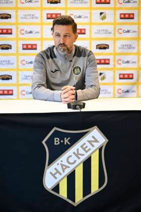 BK Hacken v RSC Anderlecht - UEFA Europa League Media Activities 30 07 2025 GOTHENBURG, SWEDEN - JULY 30 : Hasi Besnik head coach of RSC Anderlecht talking to the press during a press conference, PK, Pressekonferenz ahead of the UEFA Europa League 2025 26 second qualifying round second leg between BK Hacken and RSC Anderlecht on July 30, 2025 in Gothenburg, Sweden, 30 07 2025 Gothenburg Sweden  Copyright: xNicoxVereeckenx