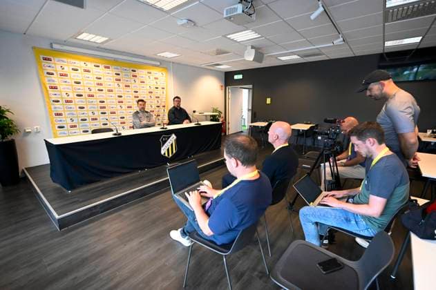 BK Hacken v RSC Anderlecht - UEFA Europa League Media Activities 30 07 2025 GOTHENBURG, SWEDEN - JULY 30 : Hasi Besnik head coach of RSC Anderlecht talking to the press during a press conference, PK, Pressekonferenz ahead of the UEFA Europa League 2025 26 second qualifying round second leg between BK Hacken and RSC Anderlecht on July 30, 2025 in Gothenburg, Sweden, 30 07 2025 Gothenburg Sweden  Copyright: xNicoxVereeckenx
