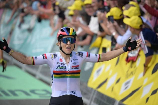 Arrivée du Tour de France Femmes 2025 à Guéret, Kim LE COURT s impose au sprint, récupère le maillot jaune PHOTOPQR LA MONTAGNE Florian Salesse ; ; 30 07 2025 ; Arrivée du Tour de France Femmes 2025 à Guéret, Kim LE COURT s impose au sprint, récupère le maillot jaune @ Florian SALESSE Women s Tour de france, on july 29th 2025 France  Copyright: xPHOTOPQR LAxMONTAGNE MAXPPPxFlorianxSalessex 20250730LMT2098 20250730LMT2098